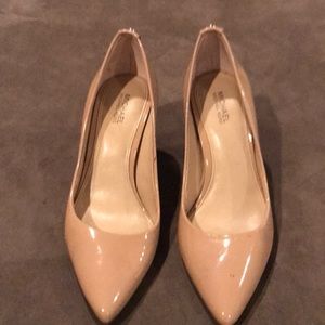 Michael Kors size 5.5 tan shoes